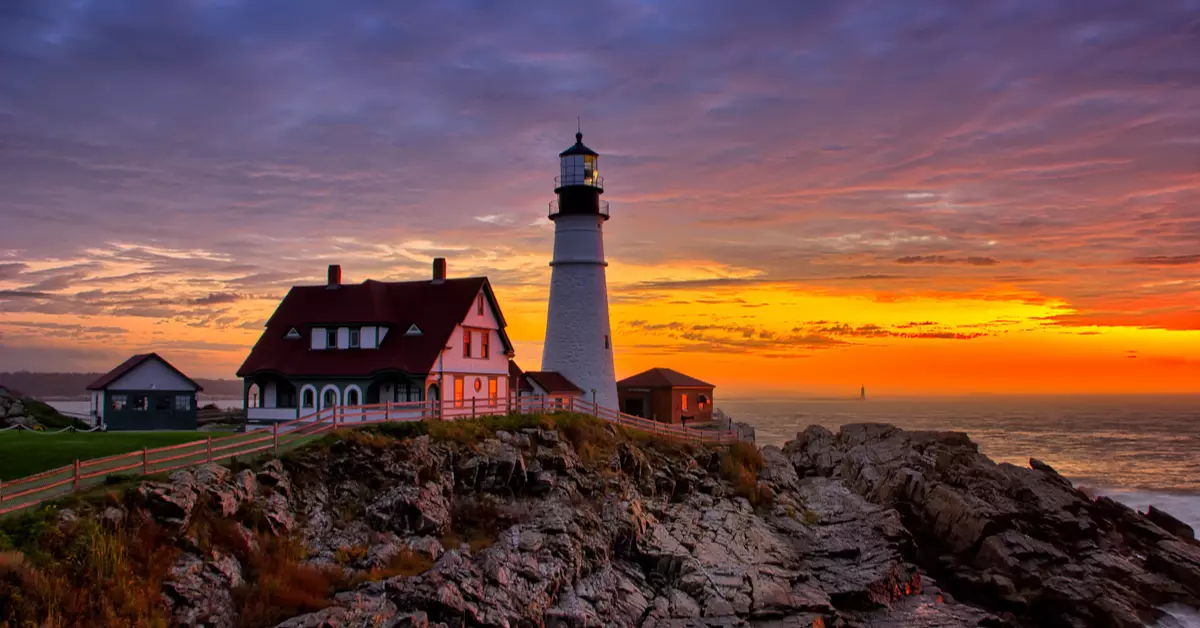 BEST Maine Lighthouses - ExploreTouristPlaces.com